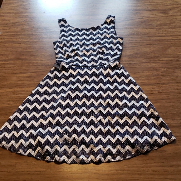 Cute Sparkly Dress - Picture 3 of 6